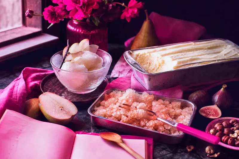 Assortiment de sorbet poire, granité pomme et glace vanille maison